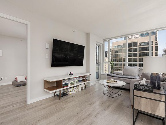 4th image of 833 Seymour St #1503