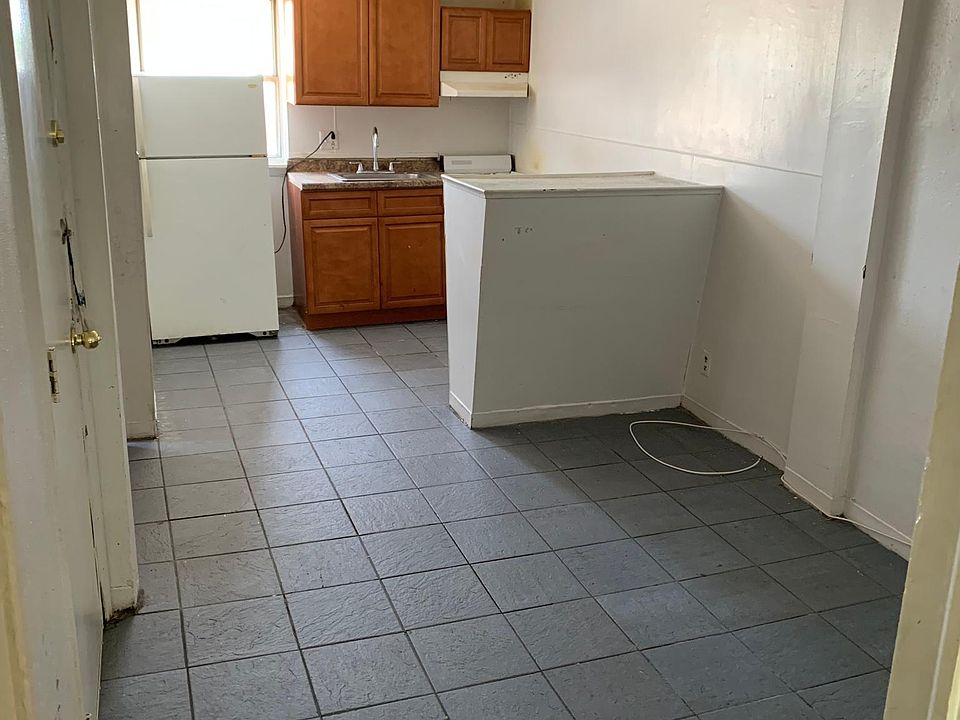 1st image of 4409 Germantown Ave #3