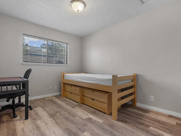 865 N 500 W #9 — Photo 10