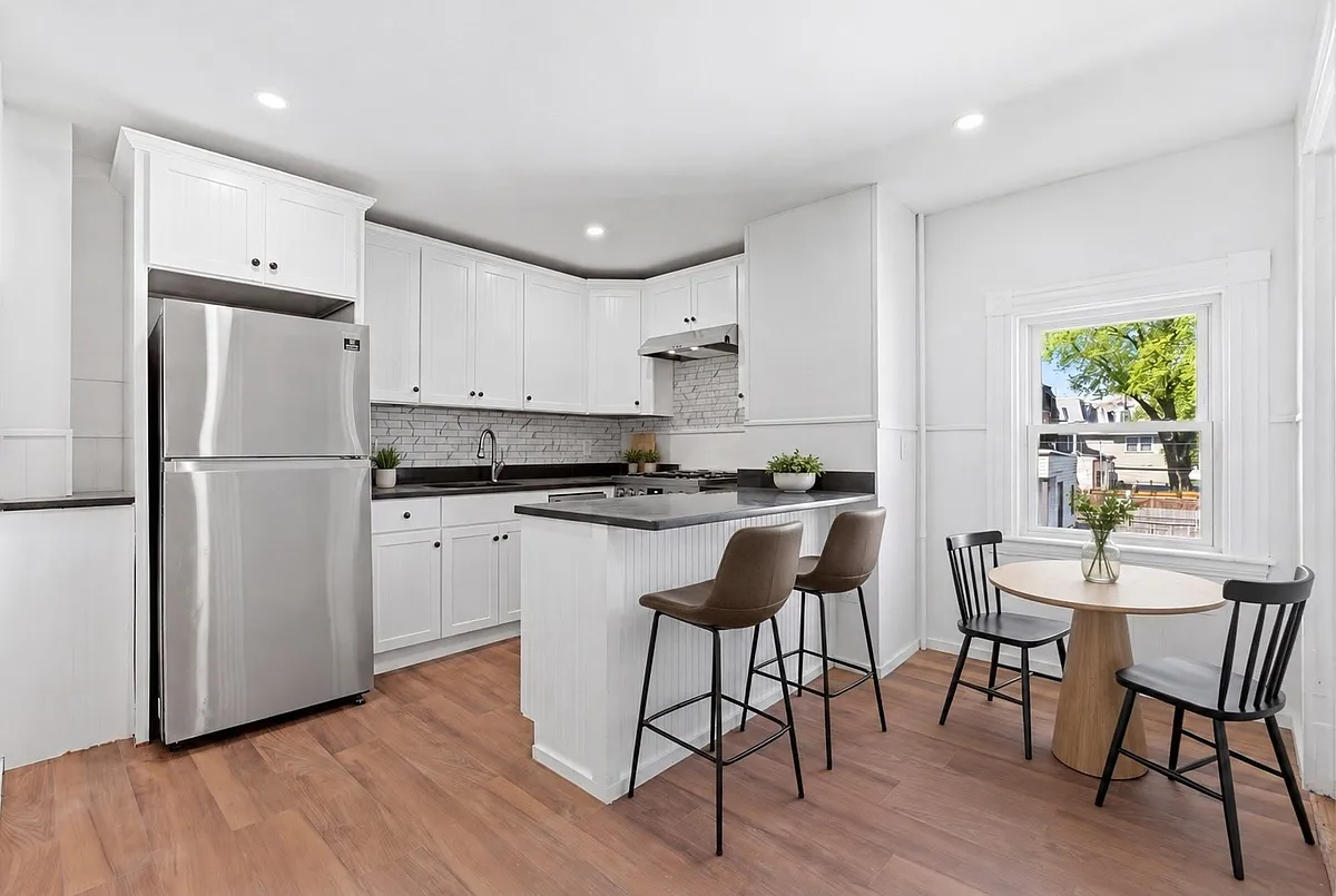 Building Photo - 151 L St #2