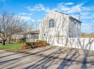 3 Ducky Ln, Mastic Beach, NY 11951