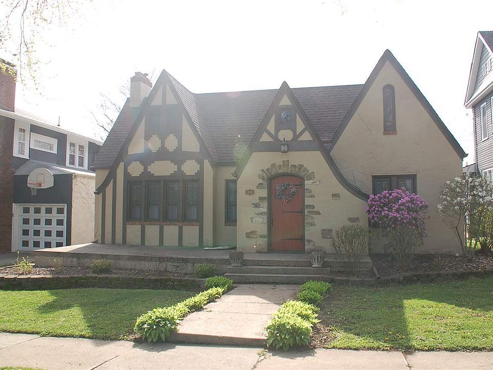 1st image of 508 1st Ave NE
