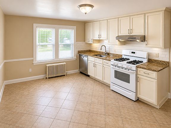 3rd image of 116 Clay St #1-L