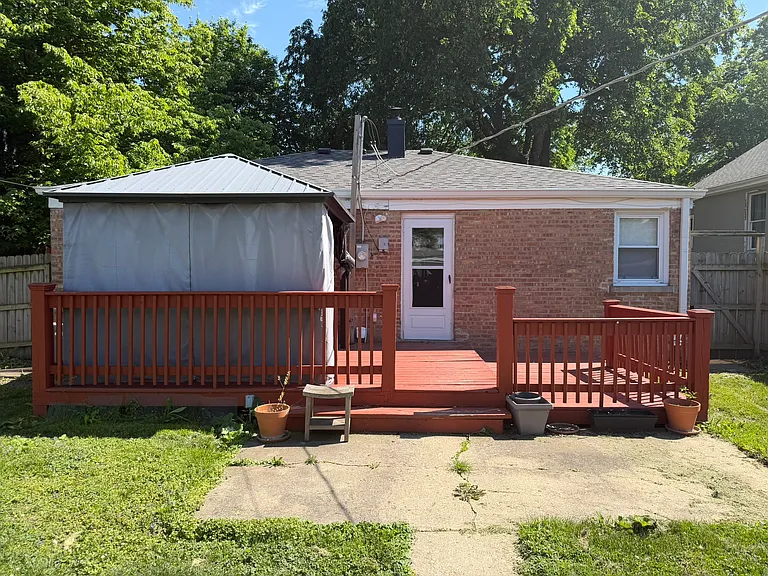 2311 Lake St — Photo 16
