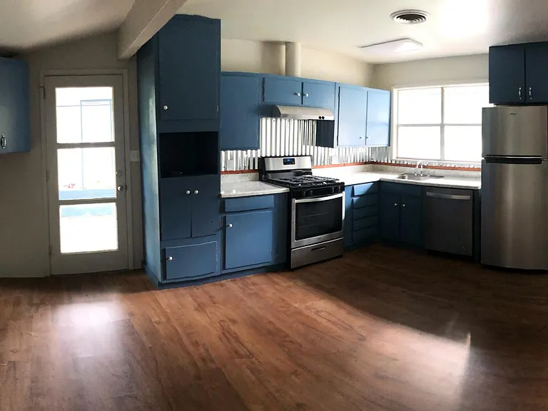 FULL RUSTIC KITCHEN