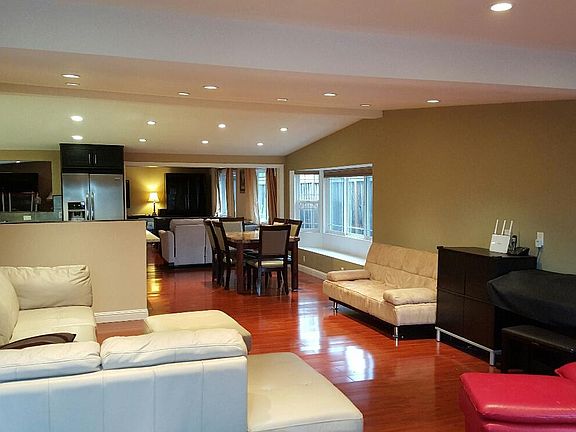 4th image of 372 Greenlake Dr #1