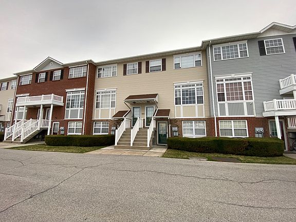 3rd image of 171 Surf Dr #110