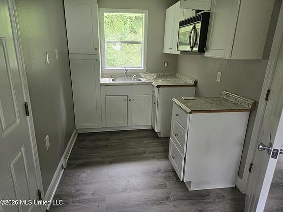 3rd image of 1015 Wilson St