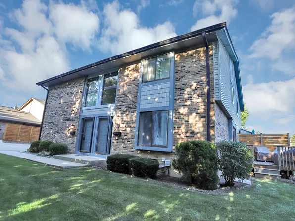 8322 Portsmouth Dr Unit D, Darien, IL 60561