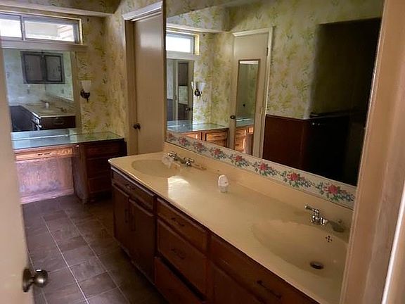 5th image of 6305 Danbury Ln