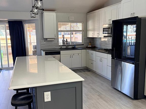 4th image of 213 Larkspur Drive