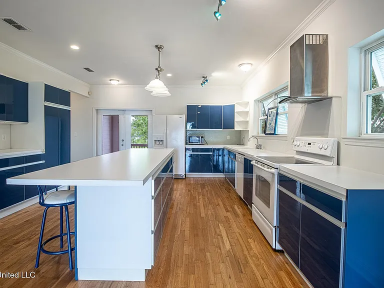 126 Miramar Ave — Photo 6