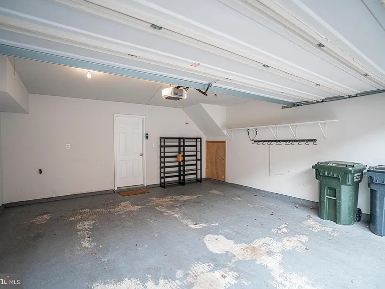 437 Clayton Ln — Photo 28