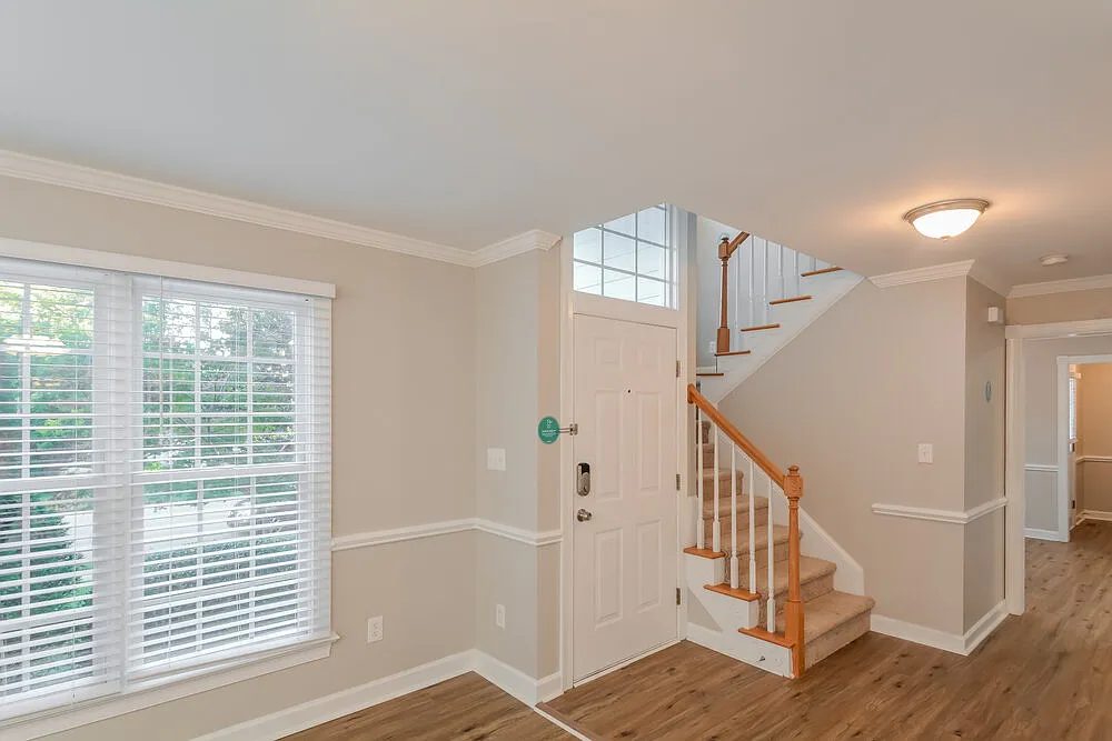 3 bed, 2.5 bath, 1575 sqft, $2,090 — Photo 4