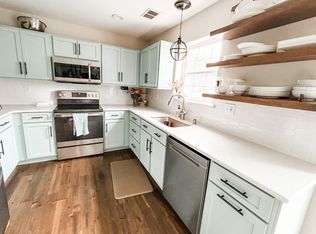 418 Carpenters Cove Ln, Downingtown, PA 19335