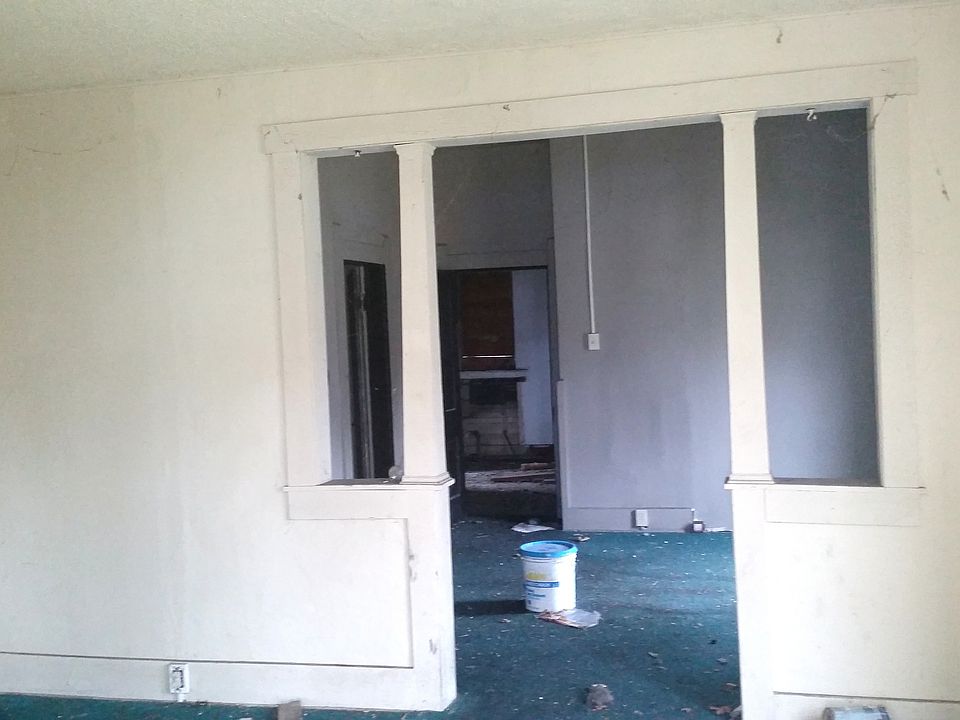2nd image of 921 N Tremont St