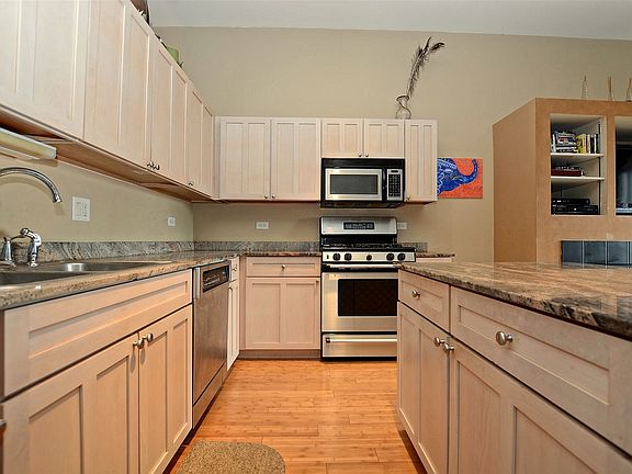 3rd image of 1000 E 53rd St Unit 407S