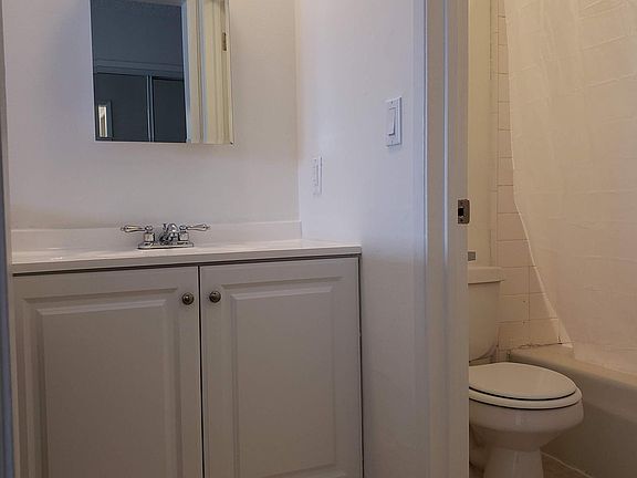 5th image of 1610 Granville Ave APT 3