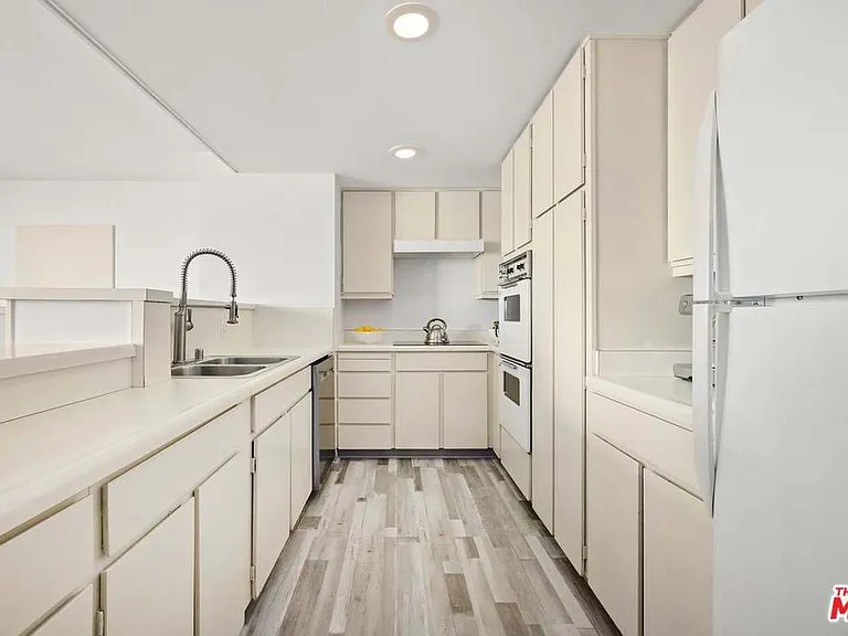 2160 Century Park E #1803 — Photo 4