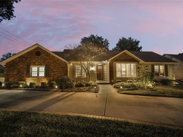 6658 Dearborn Dr, Mission, KS 66202
