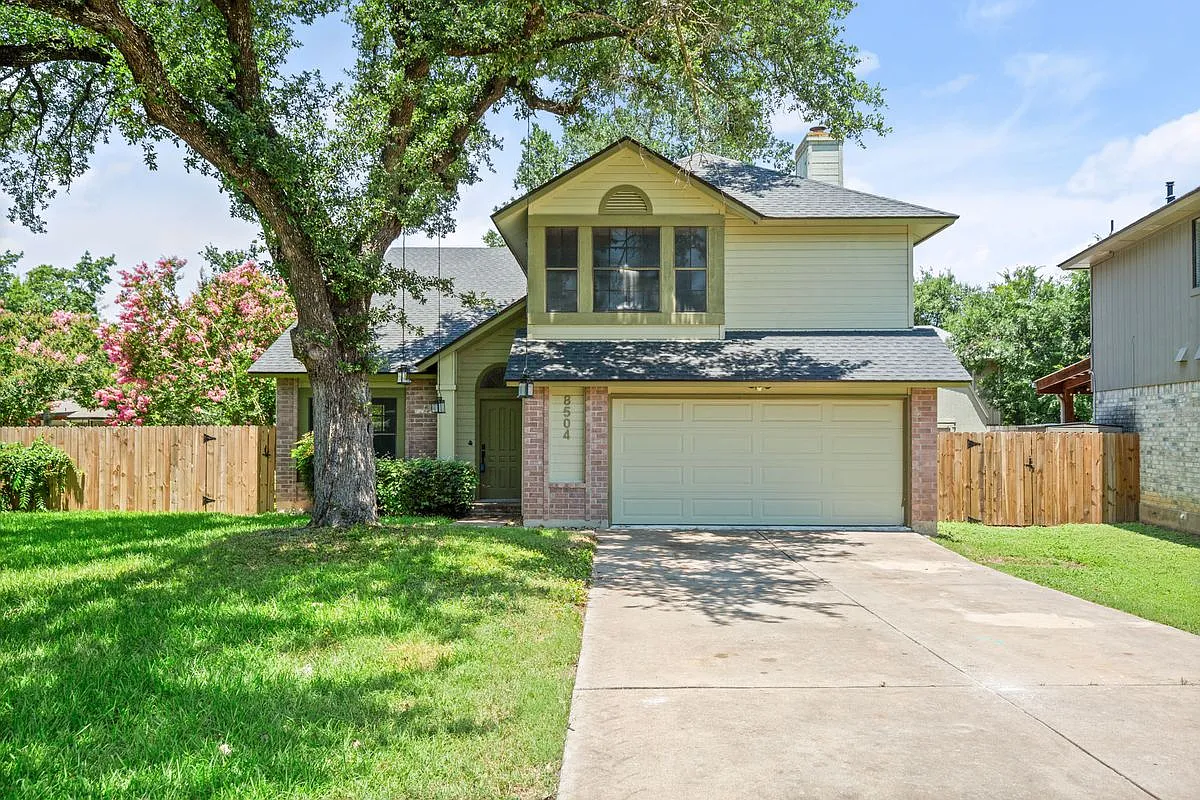 4 bed, 2.5 bath, 2190 sqft, $2,250 — Photo 1