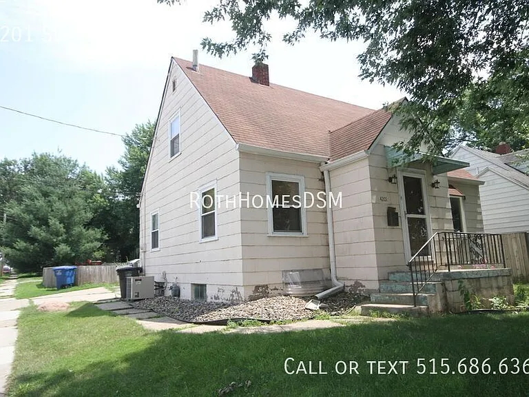 4201 SW 9th St — Photo 1