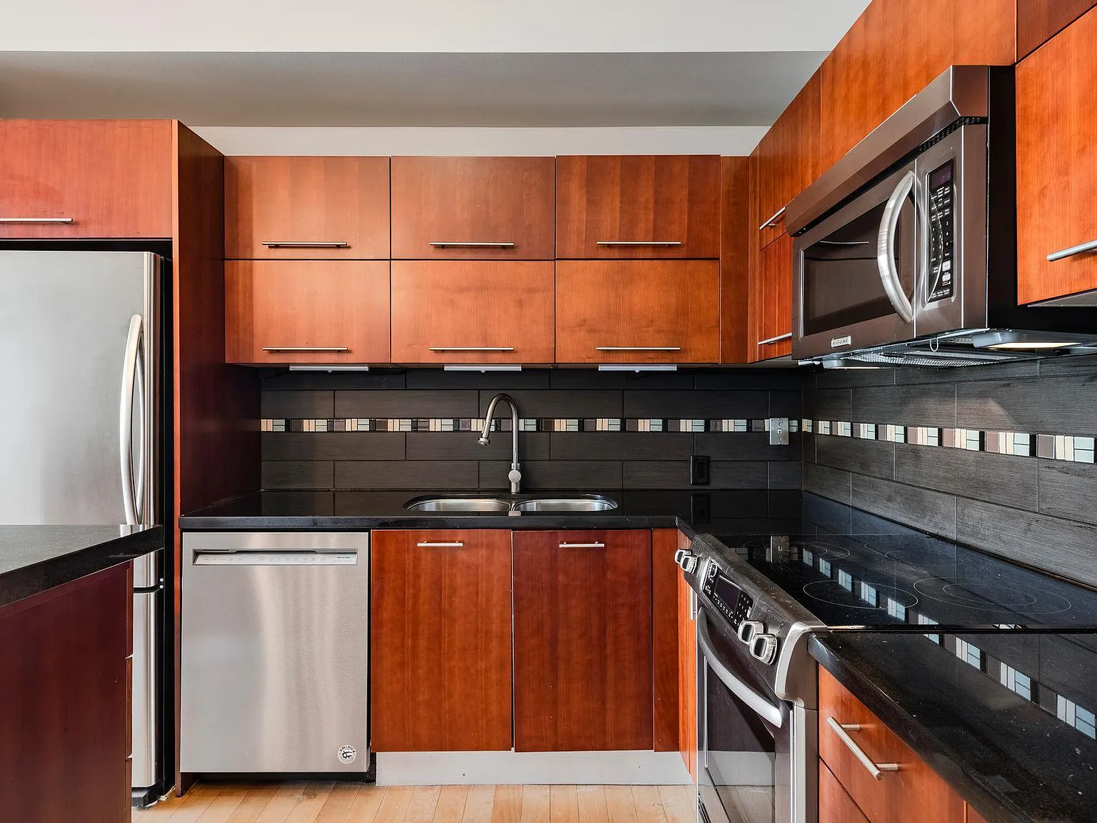 1 bed, 1.0 bath, 1005 sqft, $2,900 — Photo 3