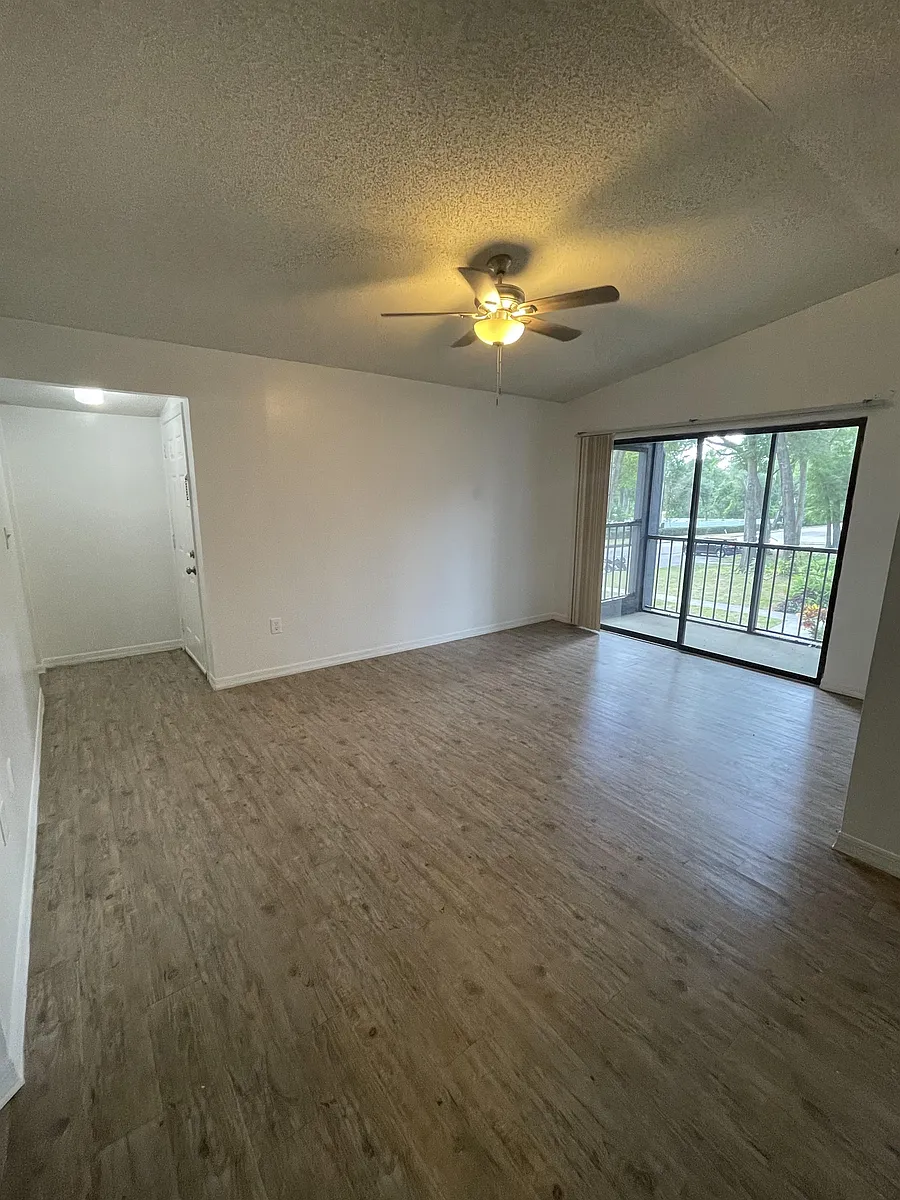 Building Photo - 202 Riverbend Dr #201