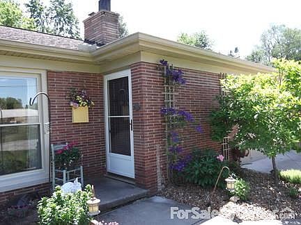 Welcoming Front Entrance
						:
						Nice landscaping.