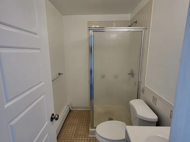 132 Oliver Ave #3R — Photo 2