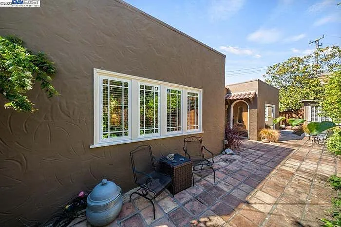769 Vincente Ave — Photo 31