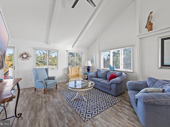 4th image of 350 Bay Ave
