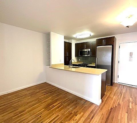 3rd image of 207 E 37th St APT 5K