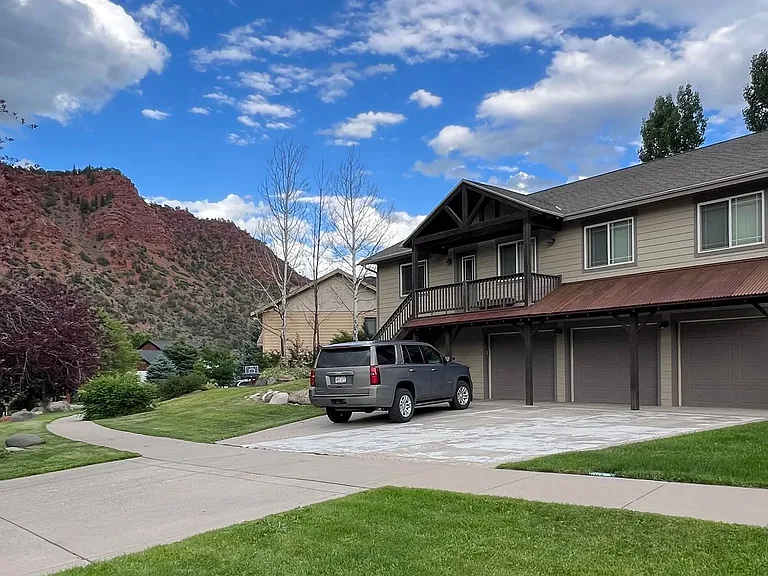 3951 Sky Ranch Dr — Photo 2