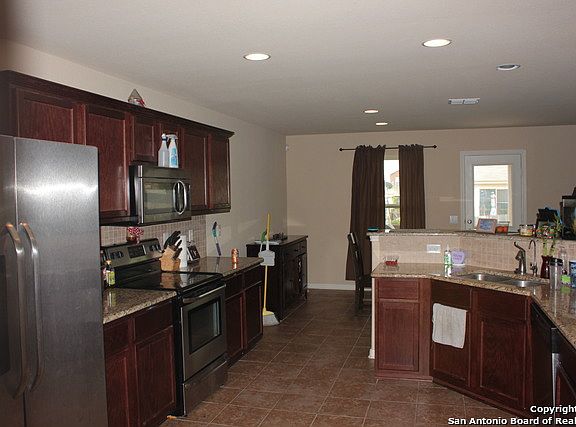 2nd image of 3914 Verde Bosque