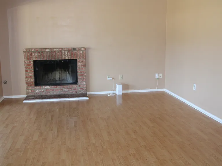 44718 Cerisa St — Photo 6
