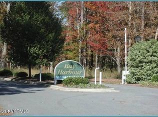 28 Island Dr, Chocowinity, NC 27817