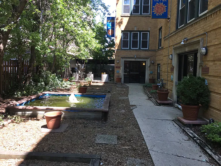Fantastic tree lined yard with fountain, flowers, for your BBQ / cocktail, gatherings