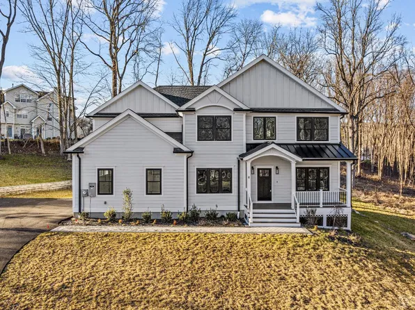 8 Merrywood Ct, Morristown, NJ 07960