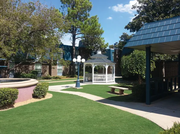 Pickwick Place Apartments