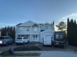 33 Anchor Dr, Massapequa, NY 11758