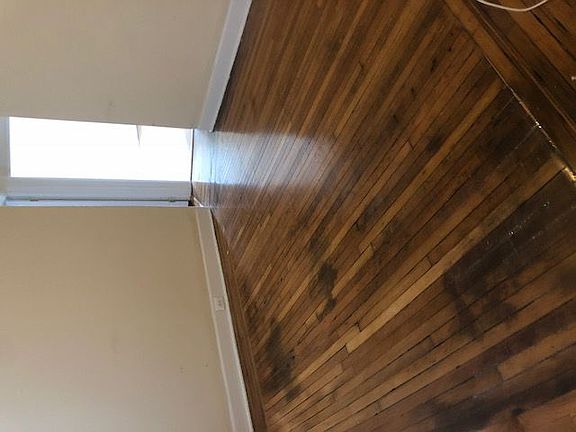 4th image of 2805 43rd St APT 5