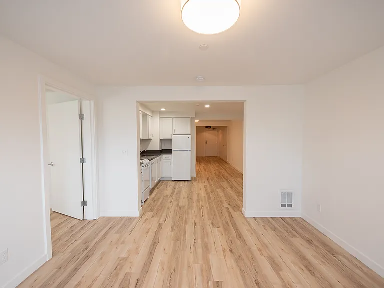 Russo Apartments — Photo 35