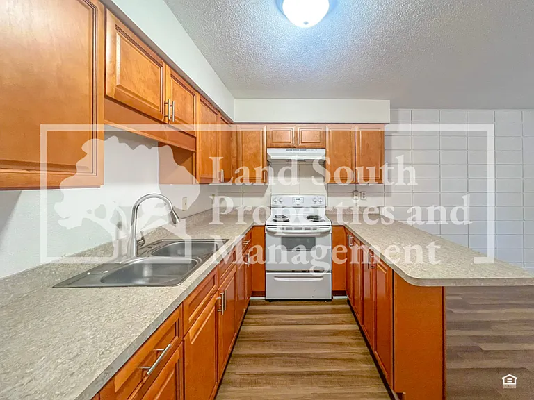 817 W Carole St #11 — Photo 5