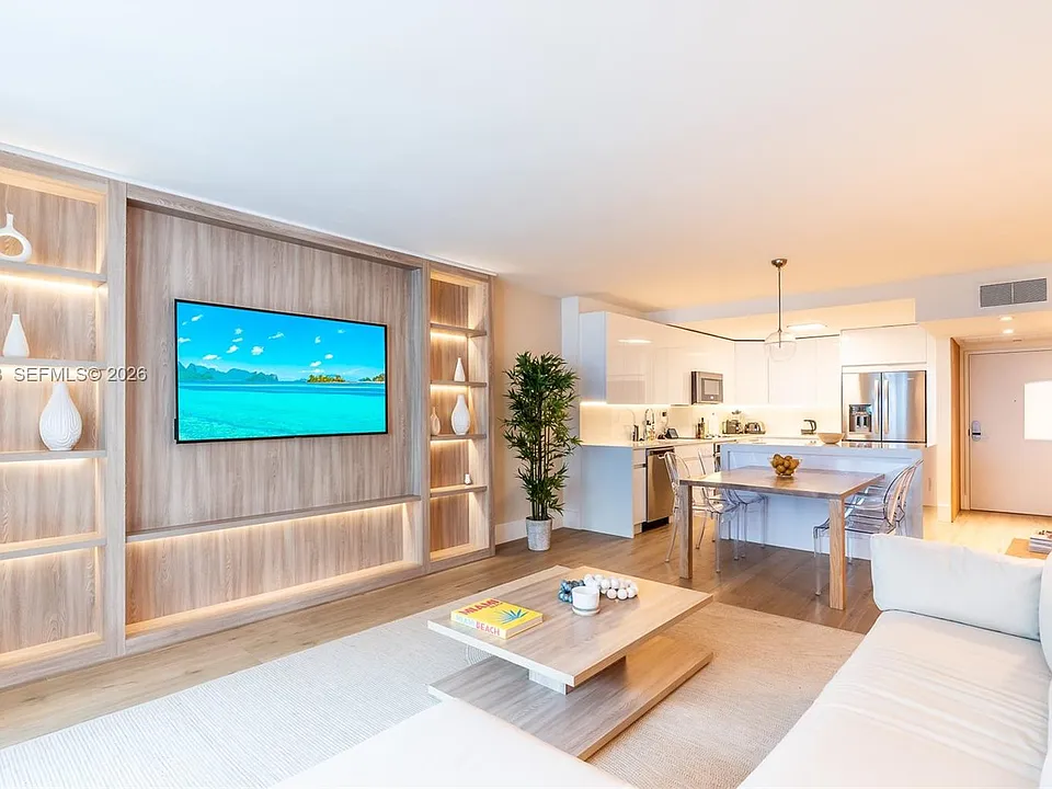 2301 Collins Ave #719
