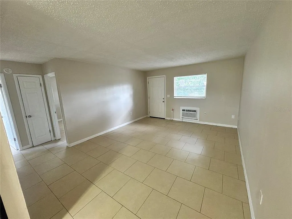 2 bed, 1.0 bath, 943 sqft, $950 — Photo 2