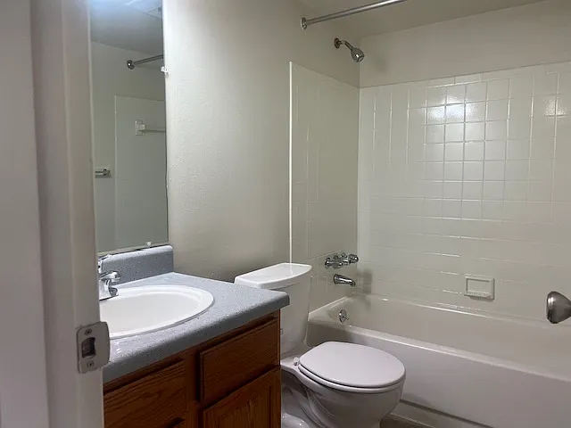 Westchester Towers Apartments — Photo 25