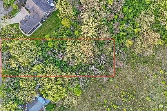 2nd image of 806 Wauconda Rd