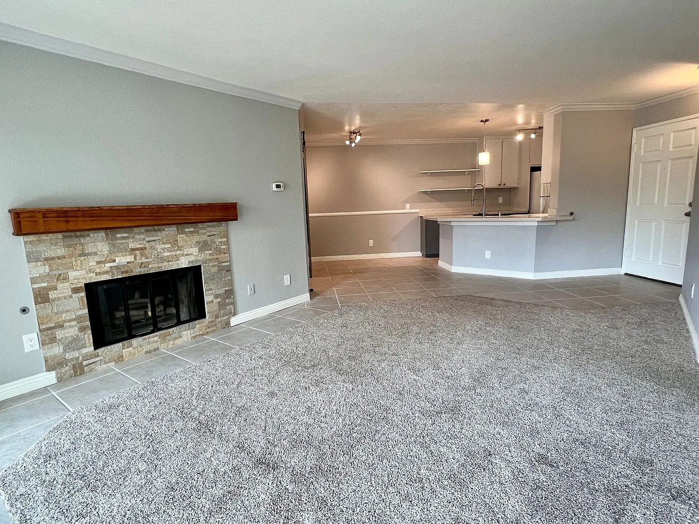Beautiful 2 Bedroom, 2 Bath Condo in Fashion Hills — Photo 4