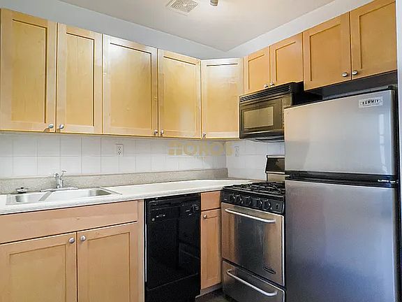 3rd image of 539 E 6th St APT 4D